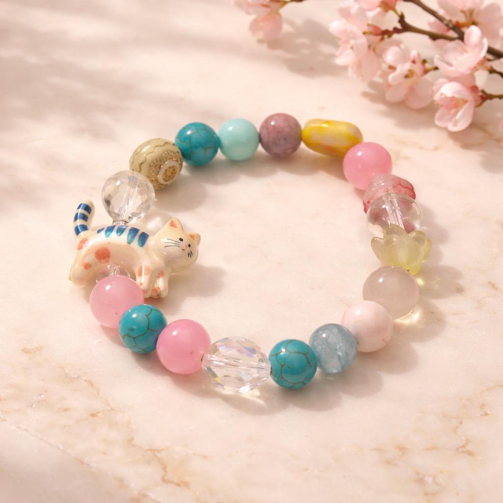 Pulsera de gemas y corazones y gatito de cerámica