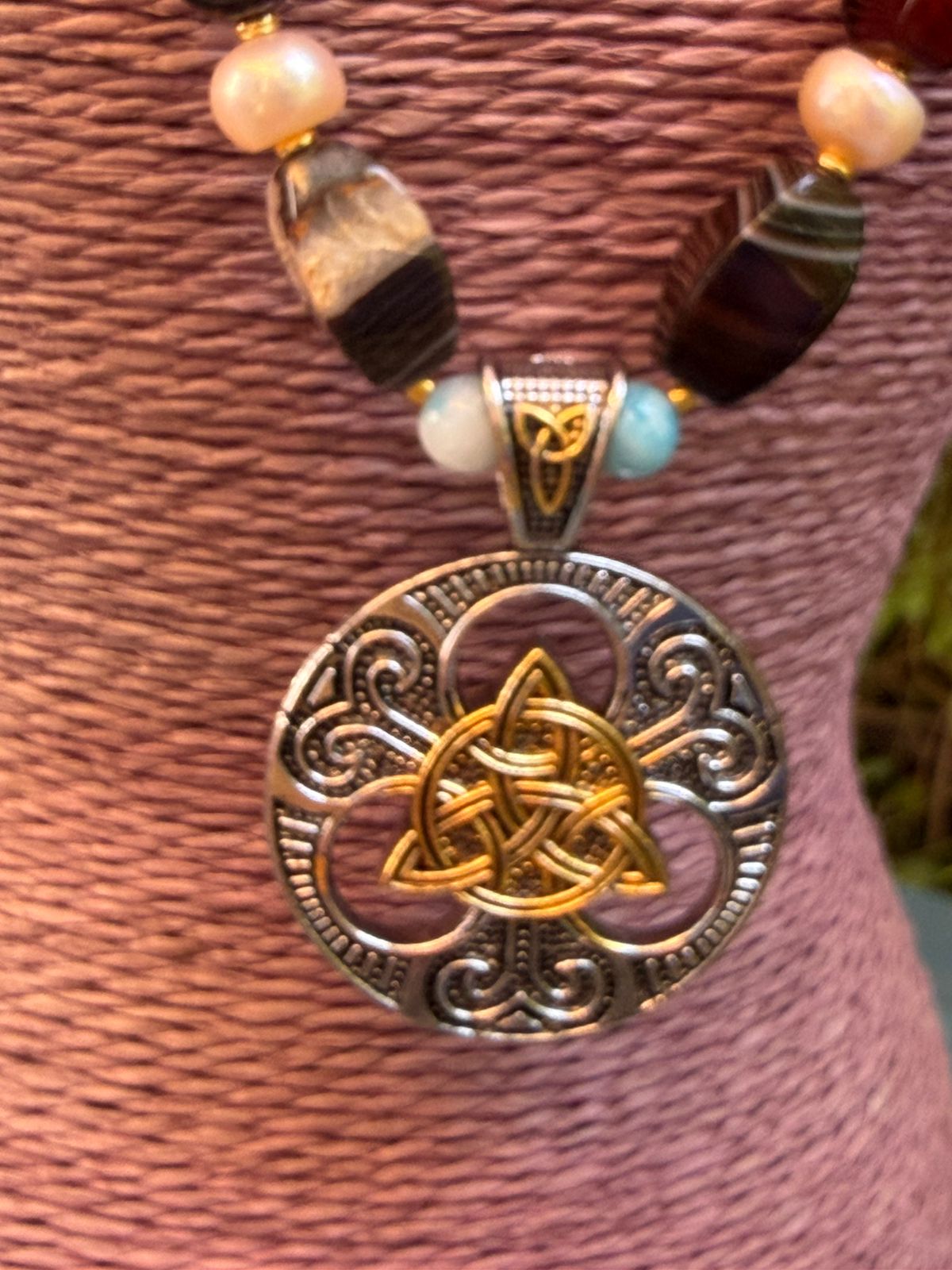 Collar Triqueta o Nudo de Brujas