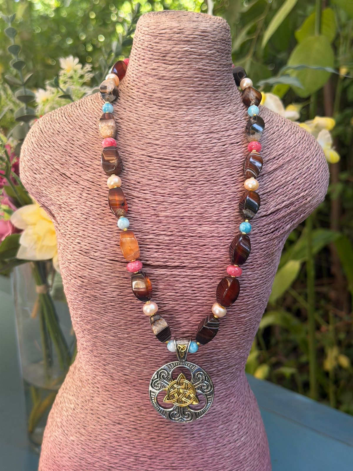 Collar Triqueta o Nudo de Brujas