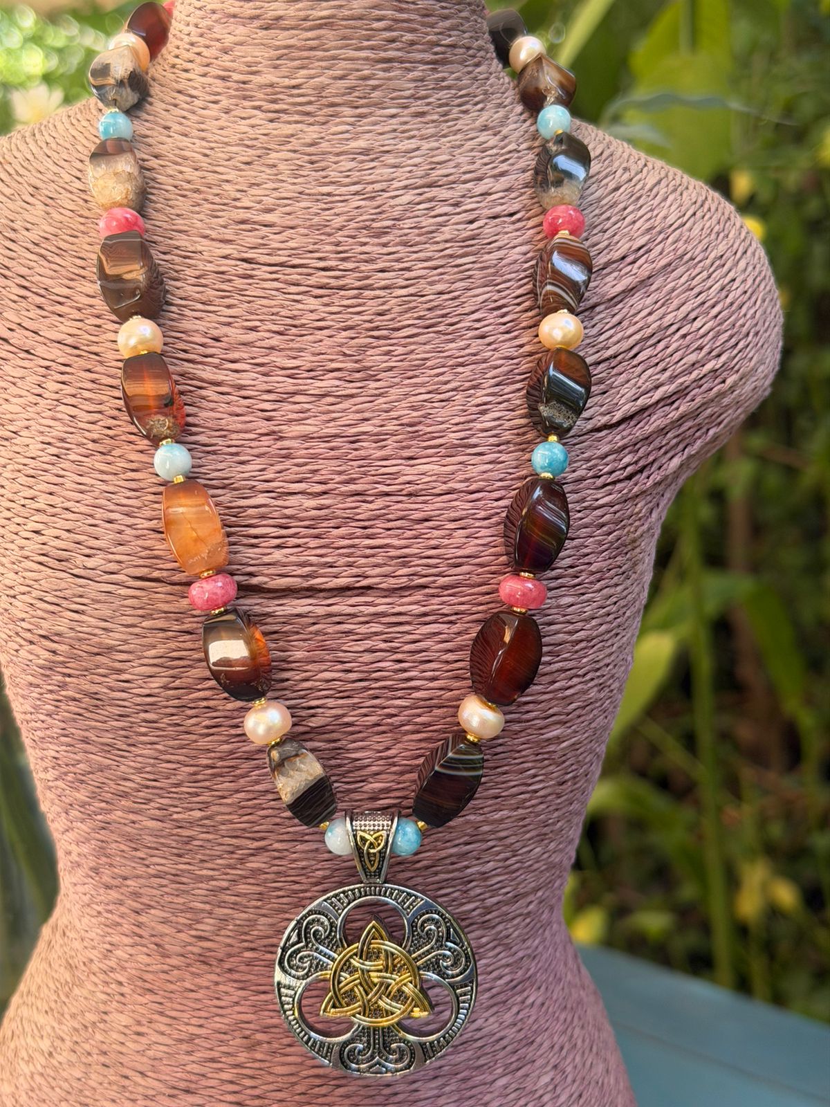 Collar Triqueta o Nudo de Brujas