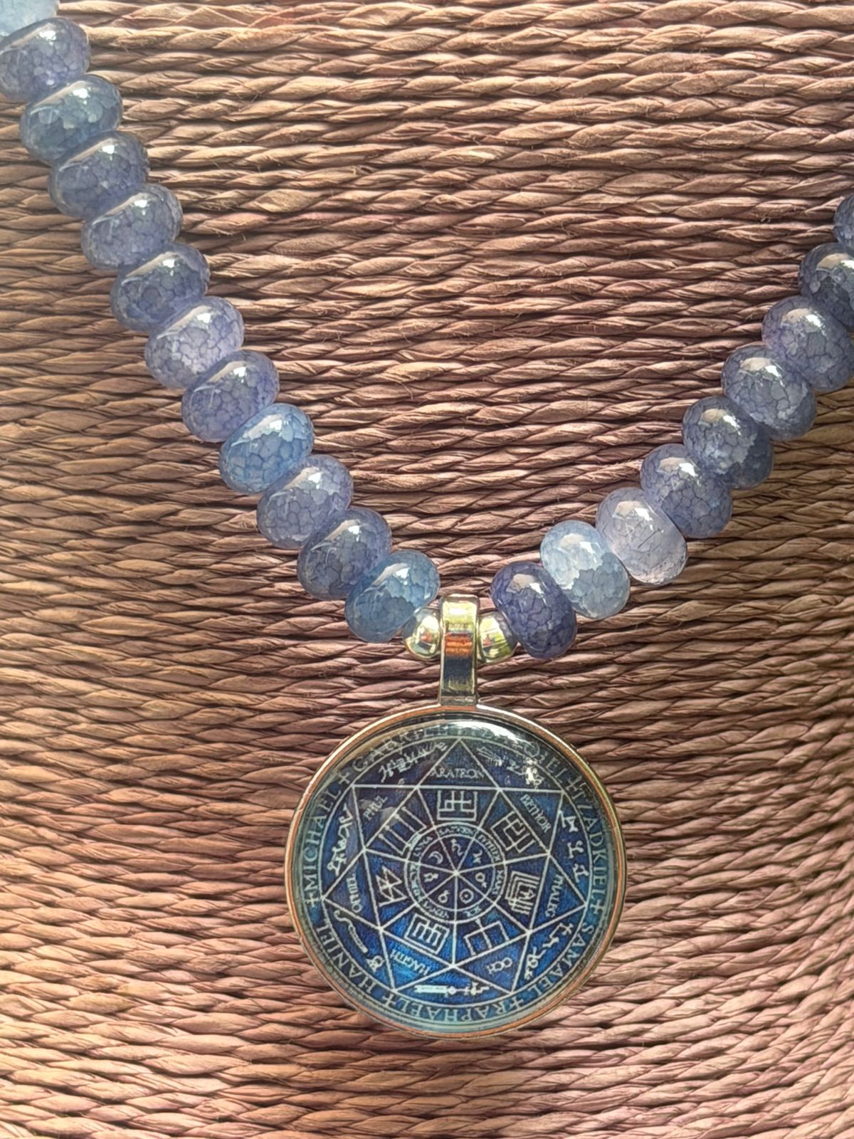 Collar hilado con apatitas azules