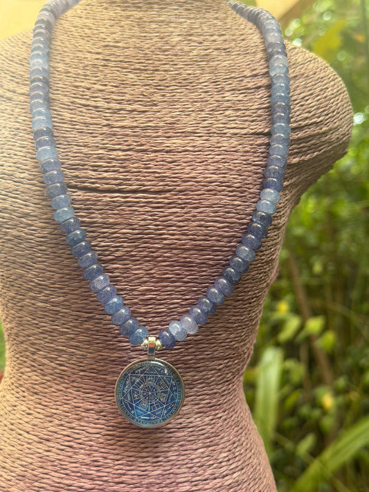 Collar hilado con apatitas azules