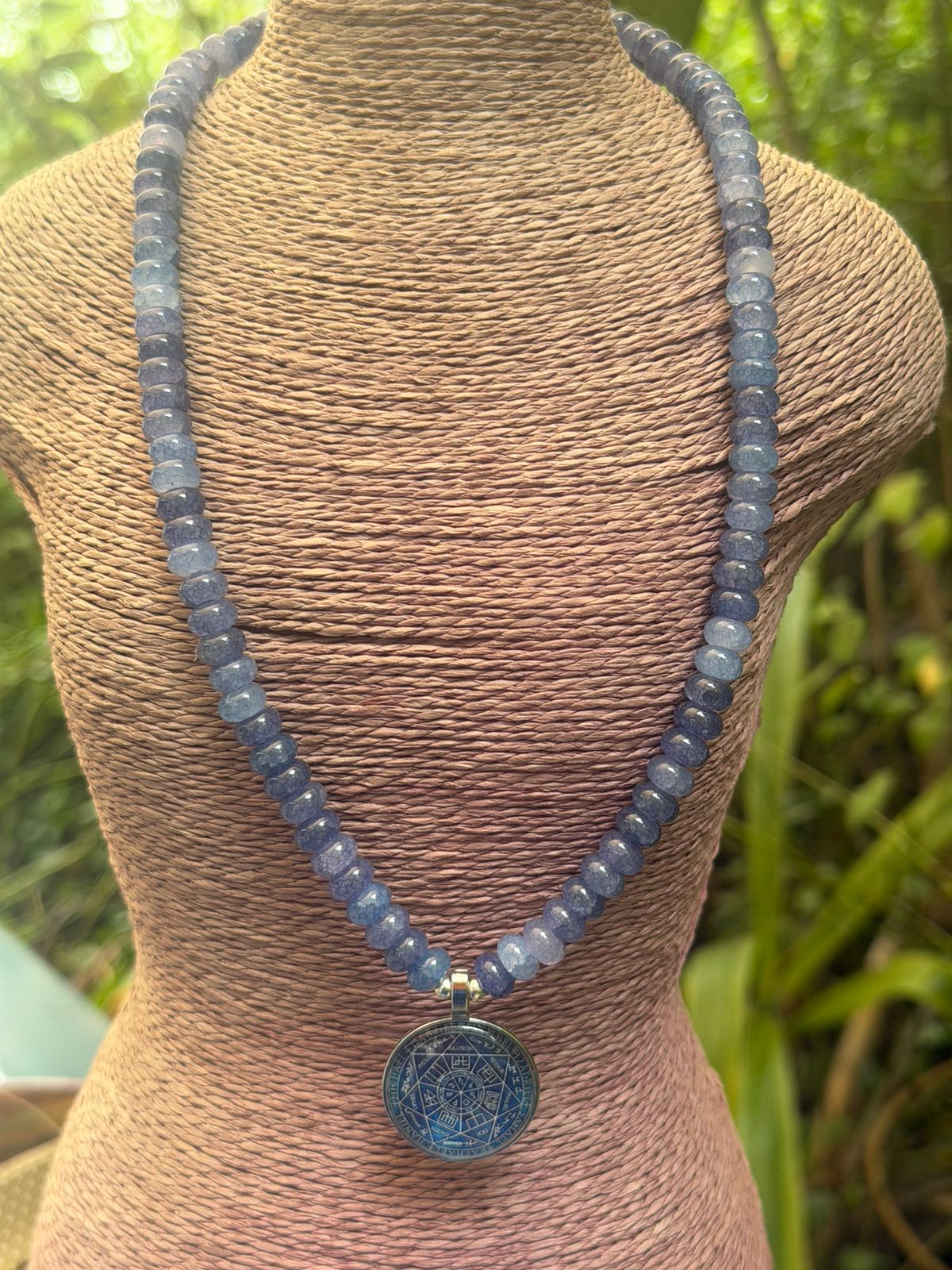 Collar hilado con apatitas azules