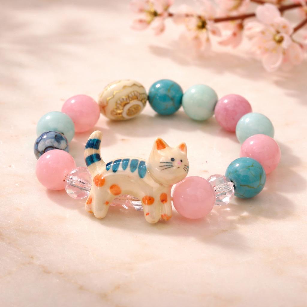 Pulsera de gemas y corazones y gatito de cerámica