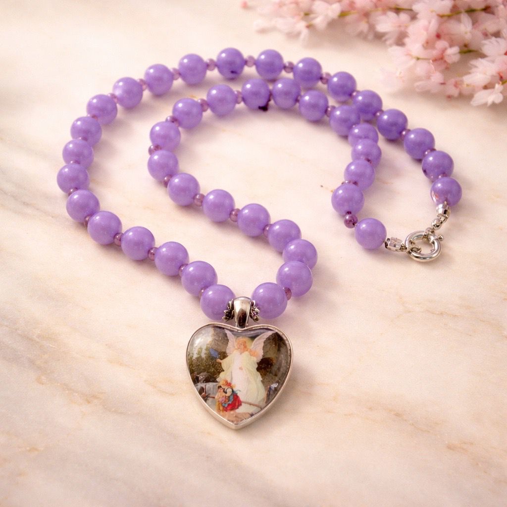 Collar violeta con ángel de la guarda