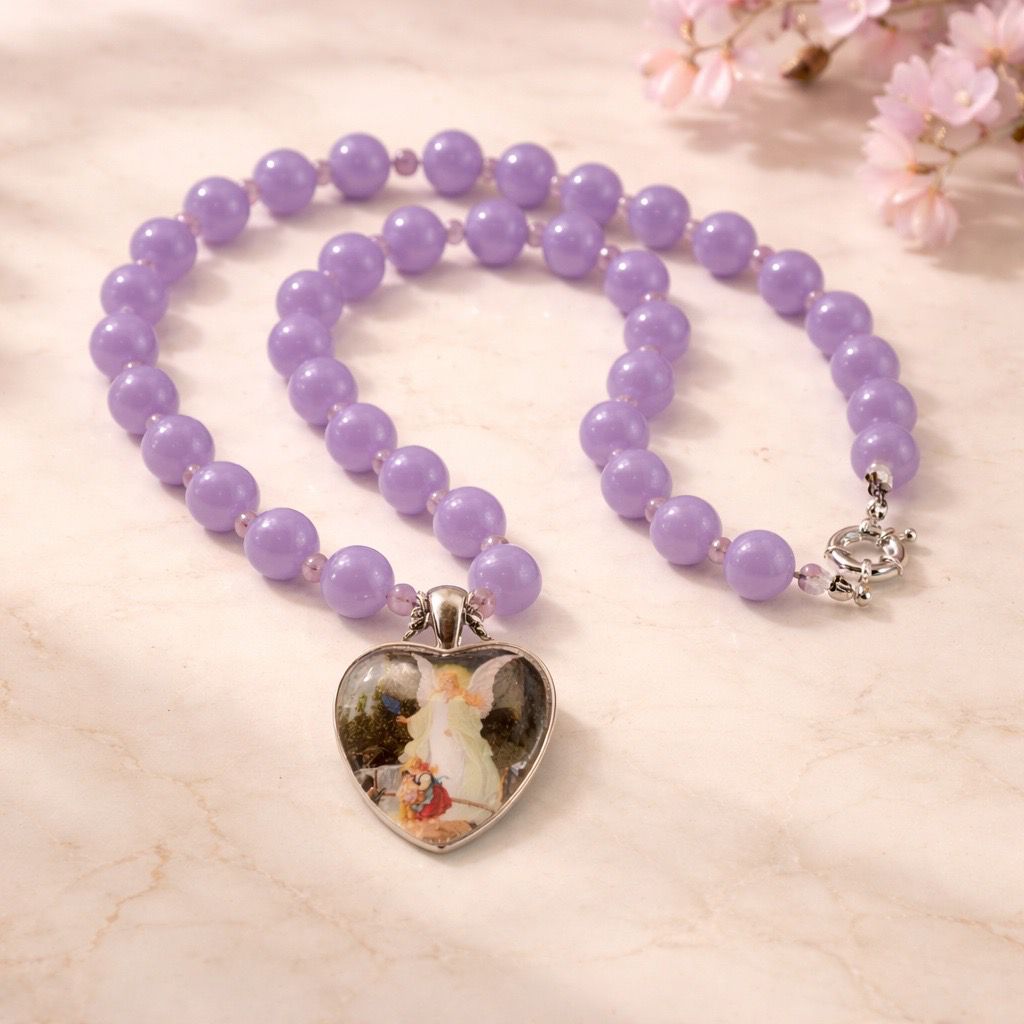 Collar violeta con ángel de la guarda
