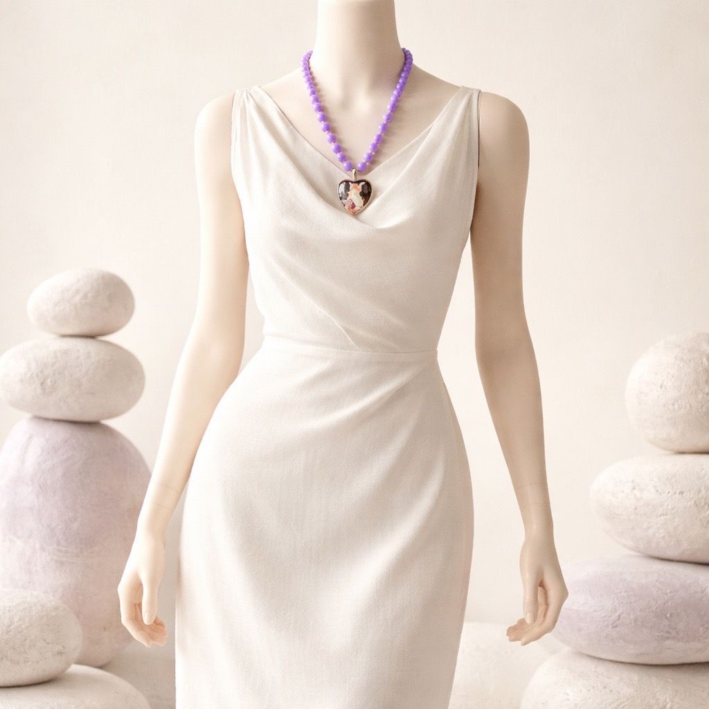 Collar violeta con ángel de la guarda